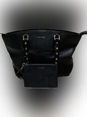 Calvin Klein Large Shoulder Bag with/Wrist Wallet 👜🖤